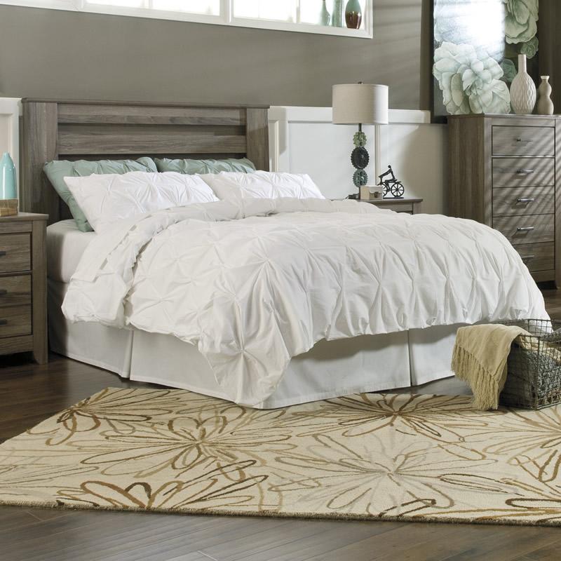 Signature Design by Ashley Zelen Queen Poster Bed 158309/169822 IMAGE 1